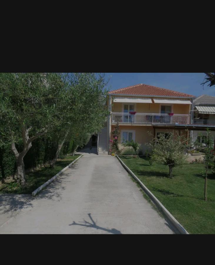 Old Salona Apartment ภายนอก รูปภาพ